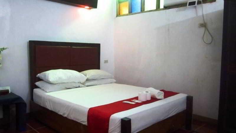 The Lotus Garden Bed and Breakfast Puerto Princesa Εξωτερικό φωτογραφία